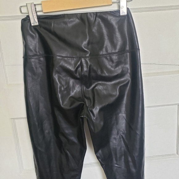 Aritzia WILFRED FAUX VEGAN LEATHER DARIA LEGGING PANTS BLACK SIZE XS - Picture 6 of 14
